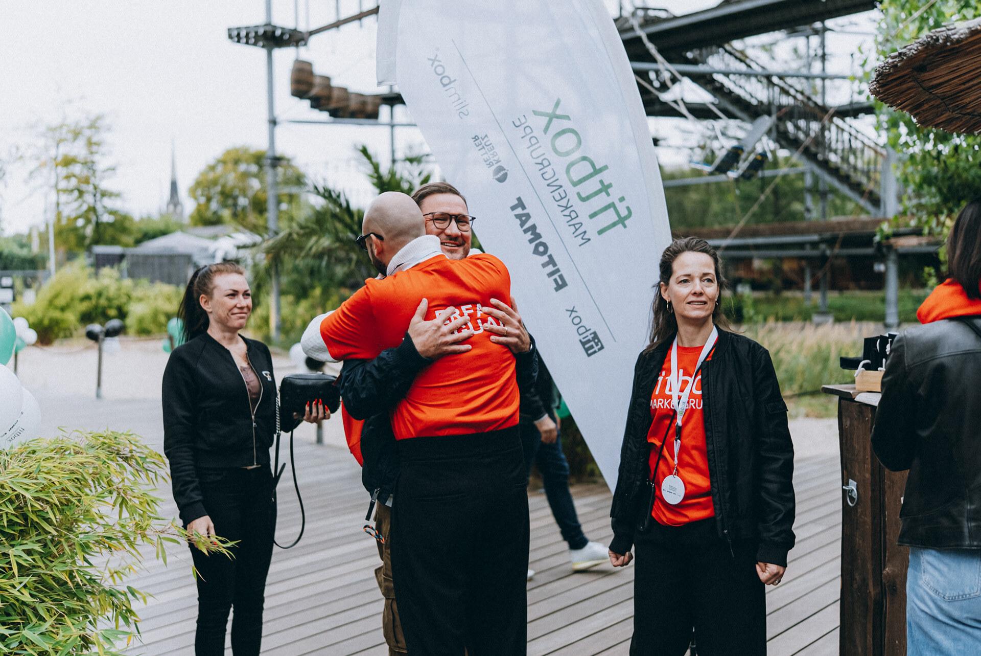 fitbox team welcomes new franchisees at a meeting - joining a strong fitness network as a license partner.