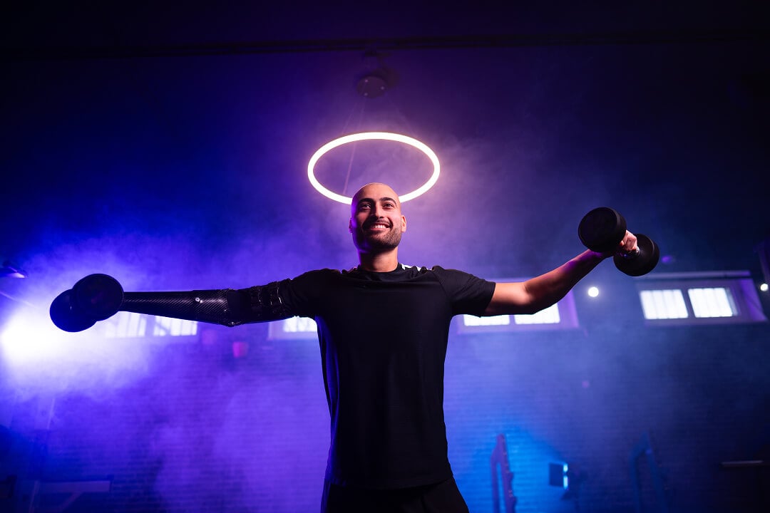 man-alone-weights-mobile man-alone-weights-mobile